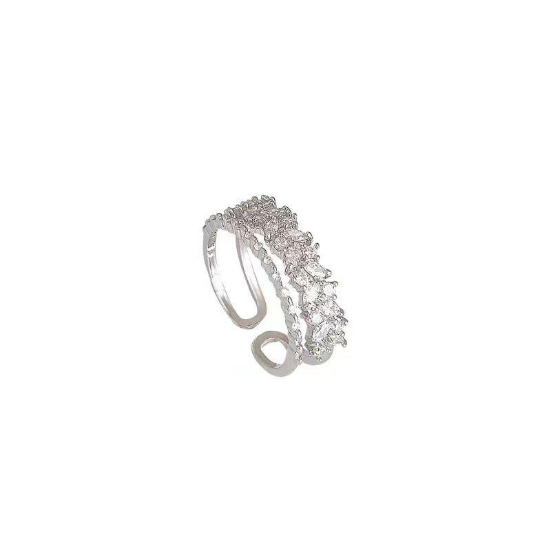 Exquisite Diamond-studded Ring for Women, Exuding A Sophisticated and Fashionable Vibe, Featuring An Open Design for The Index Finger.