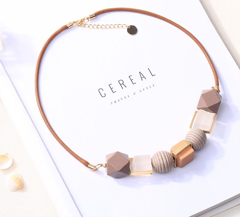 Цветное деревянное круглое ожерелье с подвеской из бисера — фото 7