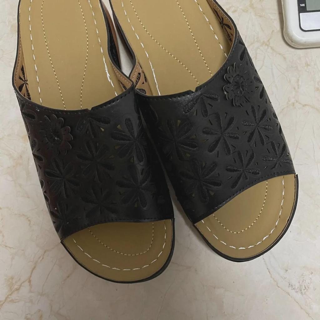 Γυναικεία ρετρό σανδάλια με πλατφόρμες 2021 - Στρογγυλή μύτη, μονόχρωμο, κενό σχέδιο, μεγάλο μέγεθος