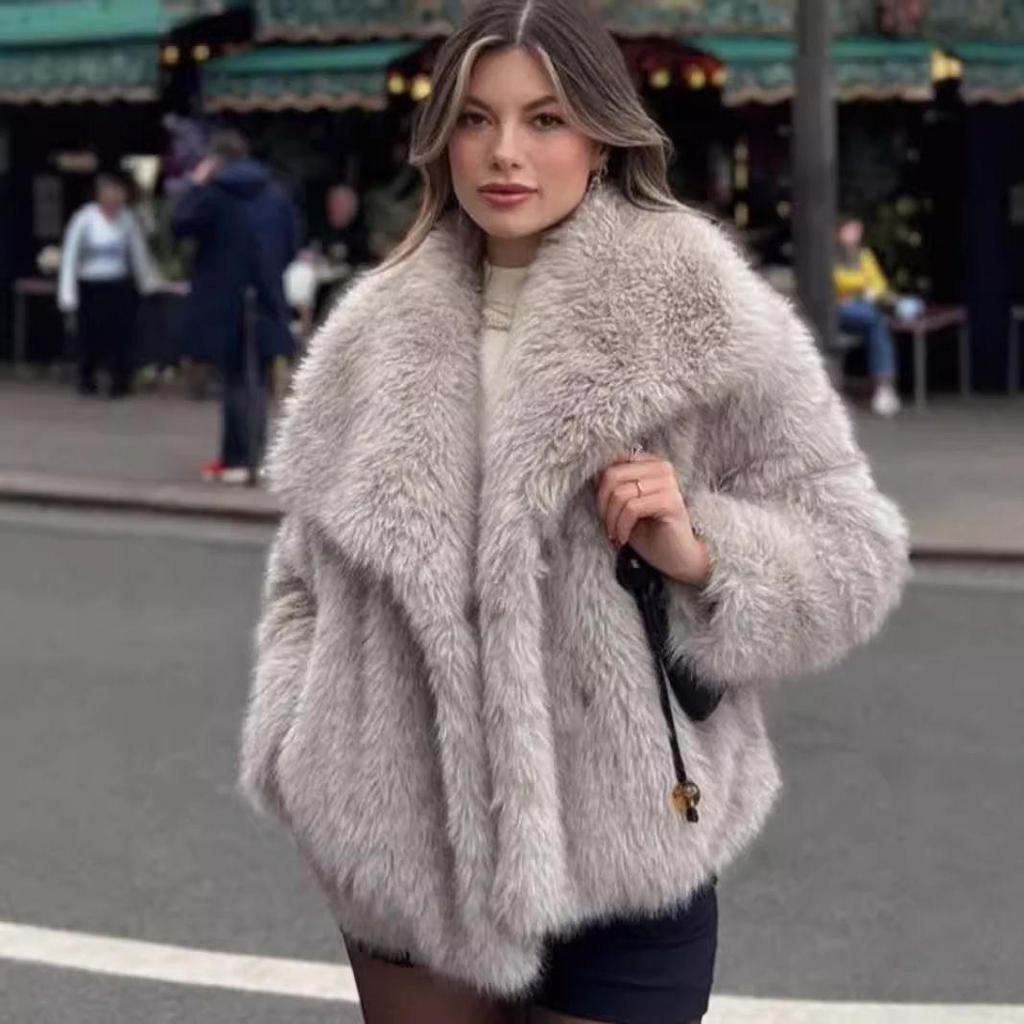 Damen Wintermantel mit Revers aus Kunstfell - Socialite-Stil