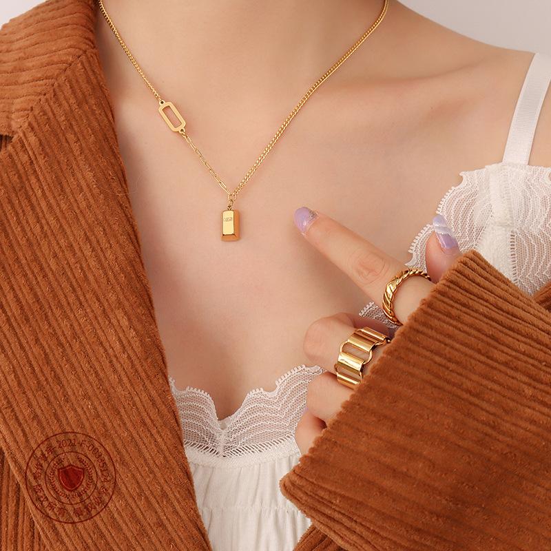 Han Chao Niche Design Sense Collarbone Chain Gold Brick Letter Pendant Necklace Female Hip Hop Cold Wind Neck Chain P134