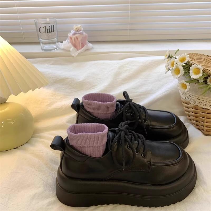 Muffin-Plateau kleine Lederschuhe Damen Frühling und Herbst neu weiß runde Zehe Schnürschuhe vielseitige Einzelschuhe