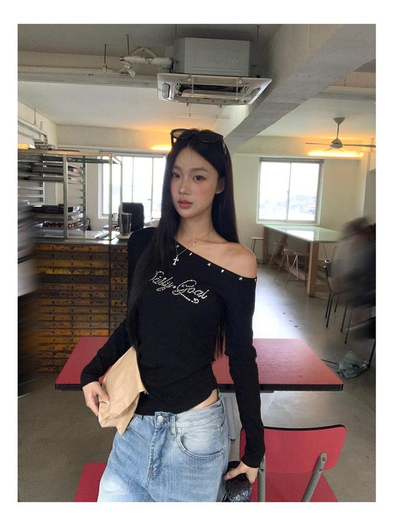 Chic Off-the-Shoulder Slim-Fit Black Long-Sleeve T-shirt for Women - Perfect for Early Autumn