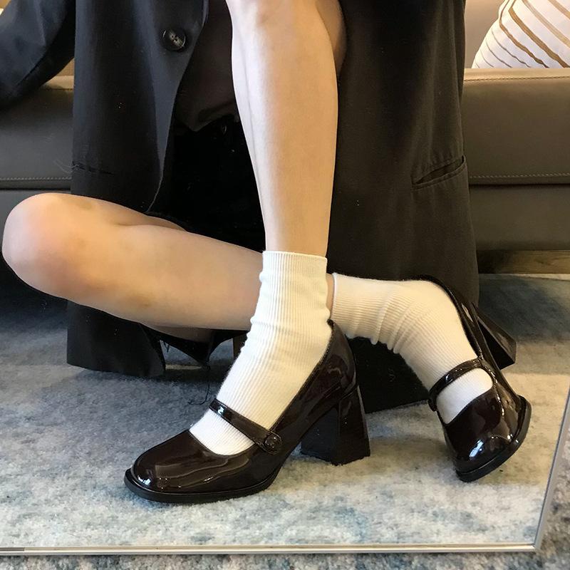 Fashion Mary Jane's New High Heels for The Year: A Small, Thick-heeled French One-shoulder Strap Retro Single Shoe