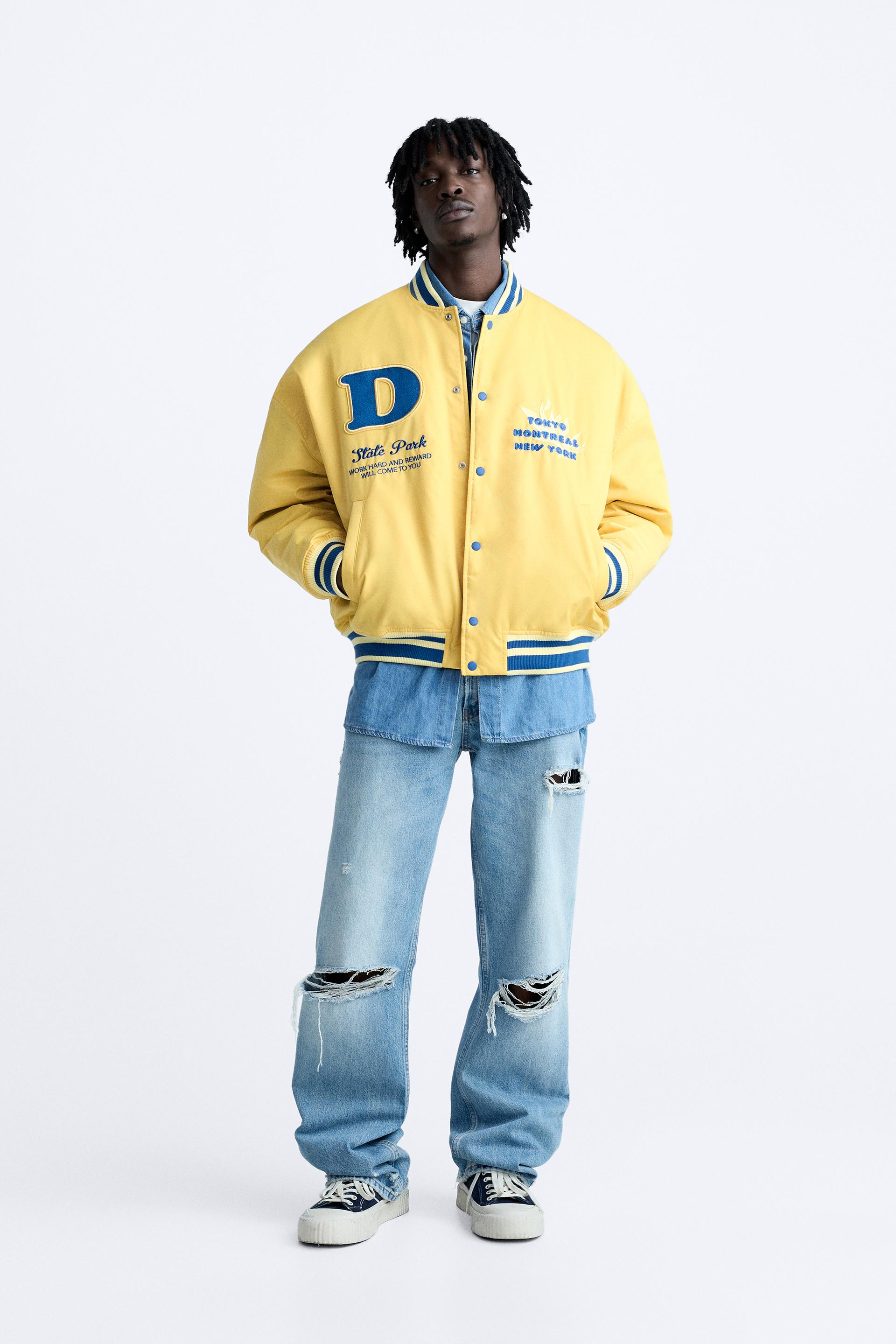 

КУРТКА-БОМБЕР С НАШИВКАМИ