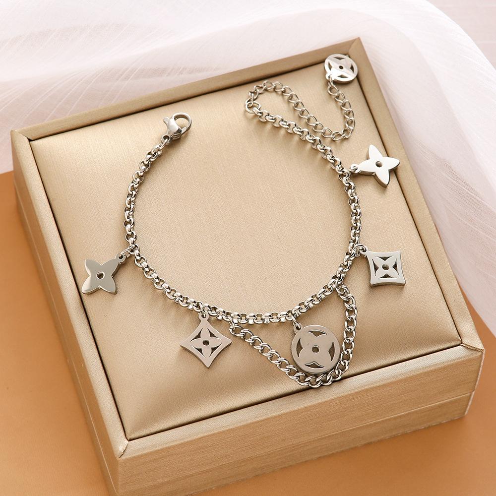 High-End Titanium Steel Four-Leaf Clover Bracelet with Shell Pendant – Durable, Fade-Resistant Design