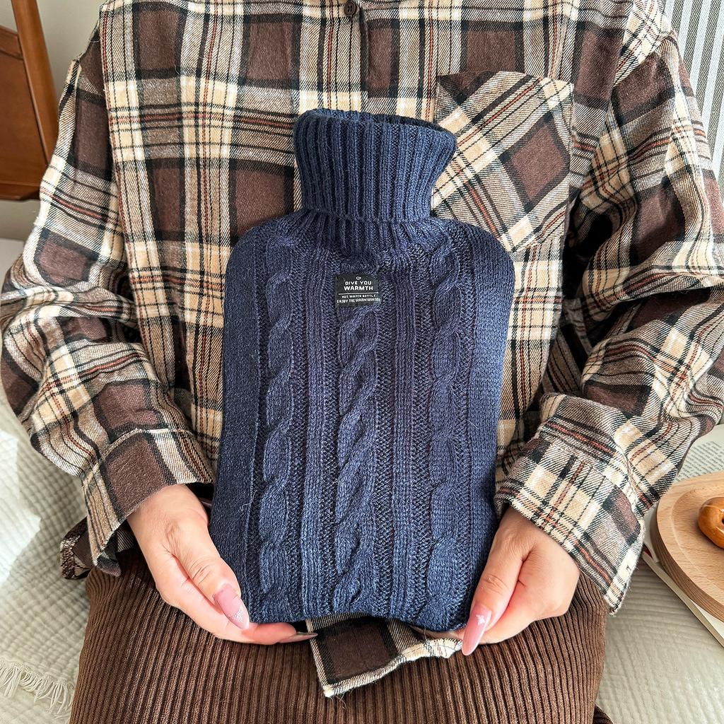 Simple Solid Color Knitted Large Capacity 2000ml Hot Water Bottle, Thickened Explosion-Proof Hand Warmer, Water-Filled Hot Water Bag
