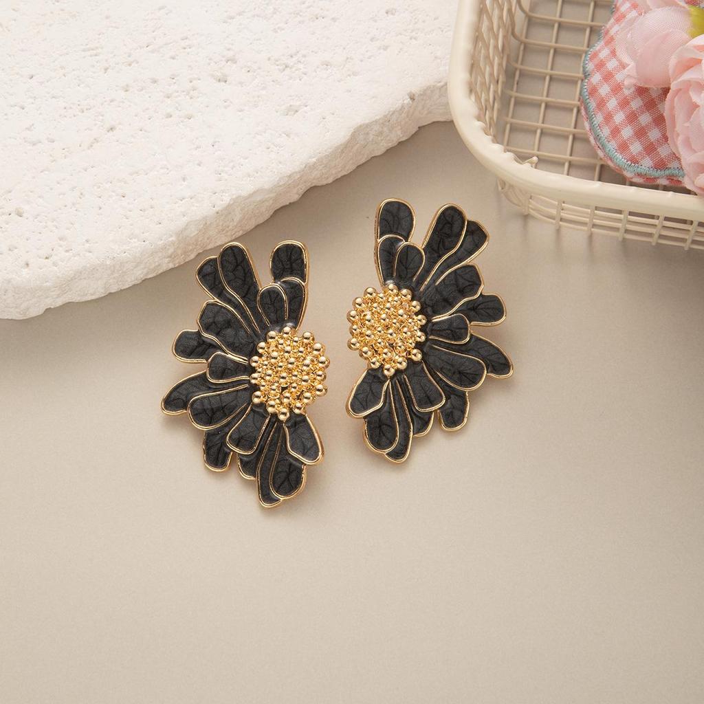 Retro Daisy Flower Earrings - Luxurious, Minimalist, Summer Style by Bai Lu