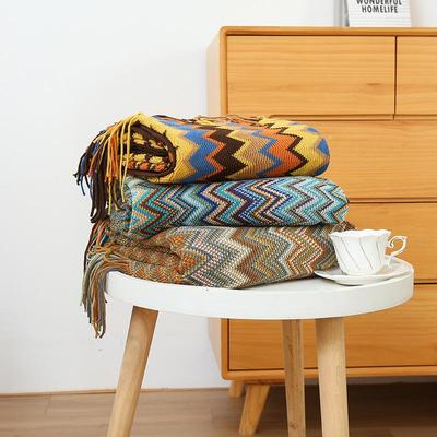 Boho Pruhovaná Pletená Prikrývka s Brmbolcami na Pohovku alebo Posteľ