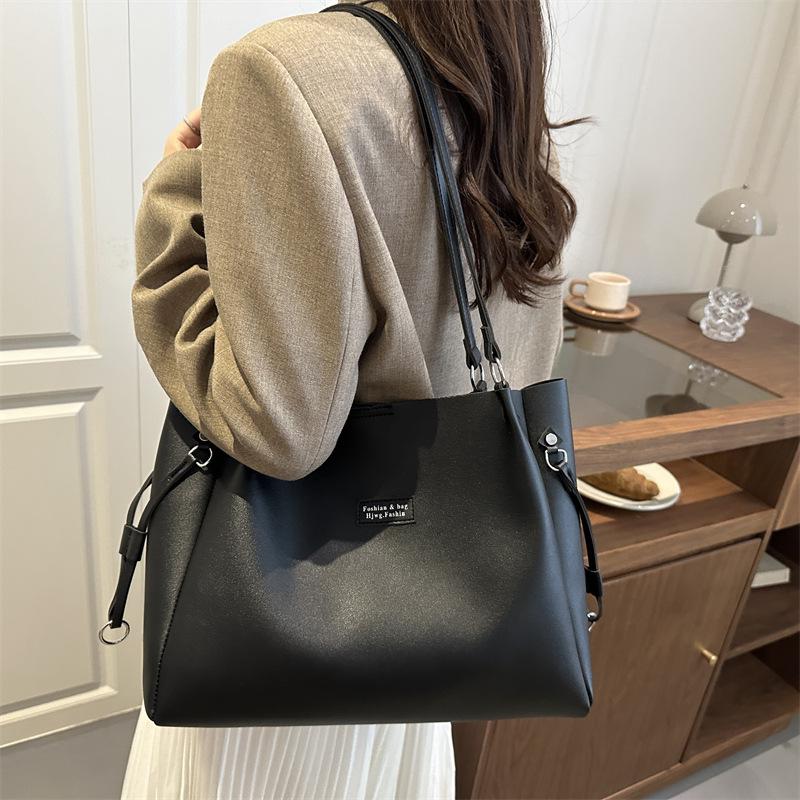 Large capacity tote bag women's bag fashionable and simple shoulder handbag commuter armpit bag