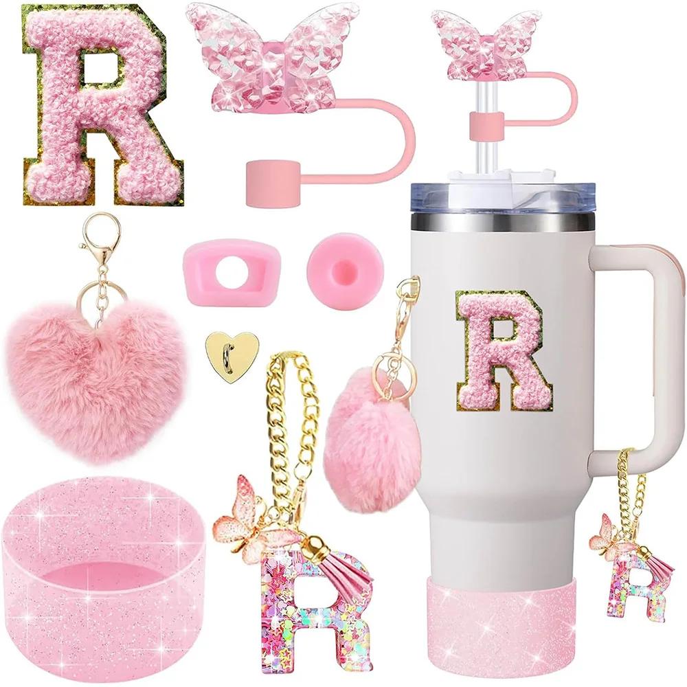 8 Pezzi Accessori per Tazza per Stanley Cup 30oz 40oz Include Coperchio Tappo Cannuccia a Farfalla Piedino in Silicone Maniglia Ciondolo Adesivo con Iniziali
