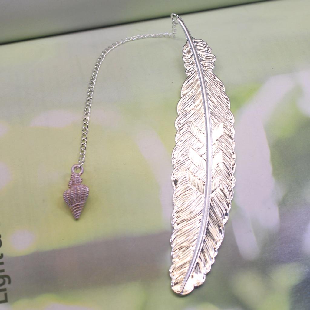 Creative Design Aesthetic Brass Bookmark for Book Retro Leaf Metal Book Tab with Pendant Set Cute Student Supplies Teacher Gift