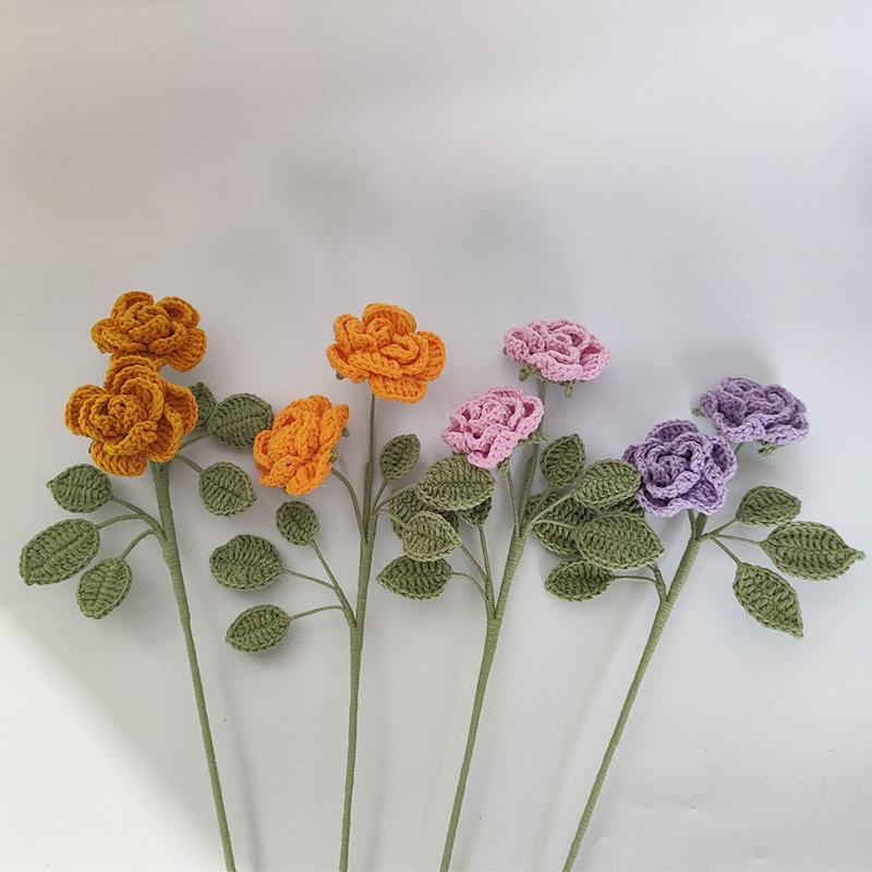 Gehäkelter Blumenstrauß Kreative Strickblume Heim Frühlingsdeko Gestrickter Strauß für Muttertagsgeschenk Künstliche Blumen