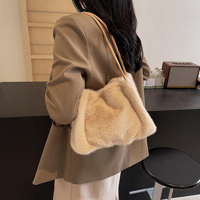 New Plush Bucket Bag for Autumn and Winter, Women's High-end Texture Niche Design Commuter Handbag