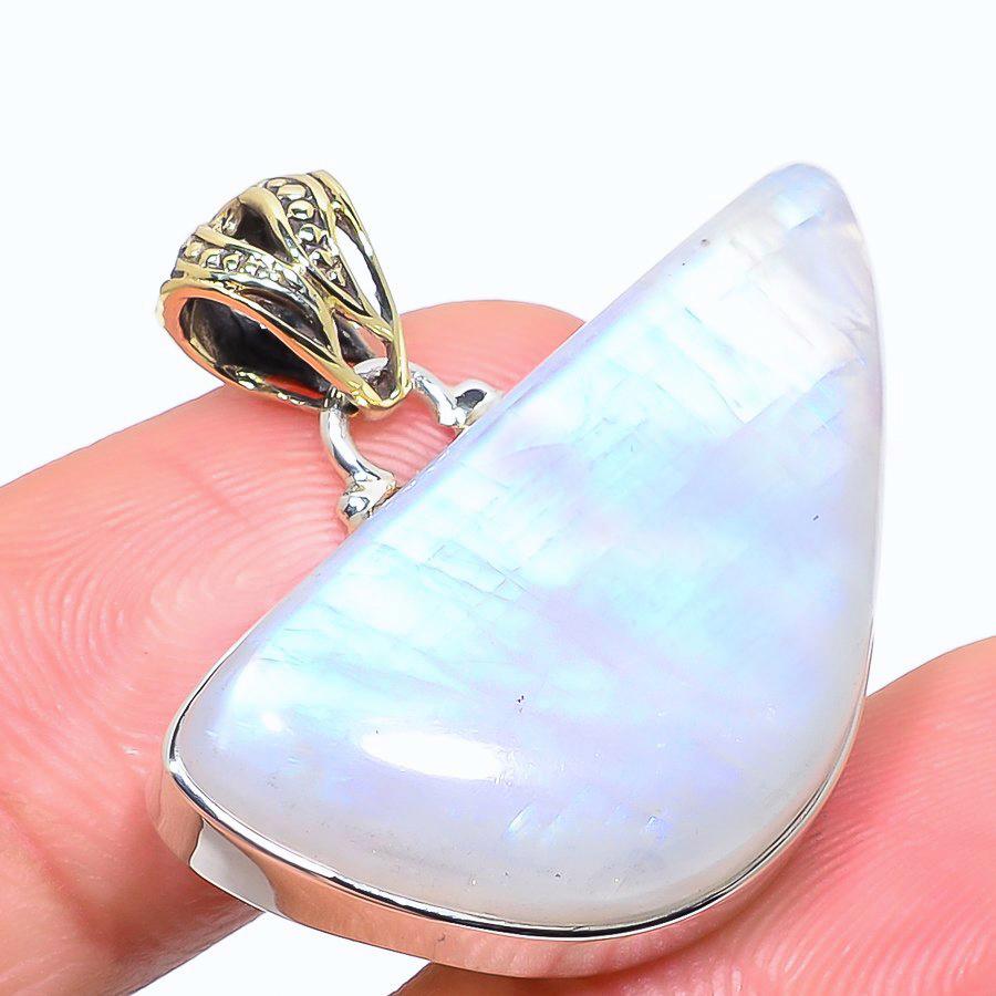 

Natural Rainbow Moonstone 925 Sterling Silver Jewelry TwoTone Pendant 1.26 f5J35