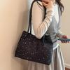 Trendy Large Capacity Tote Bag for Women - Stylish and Durable Shoulder Bag for Students and Commuters