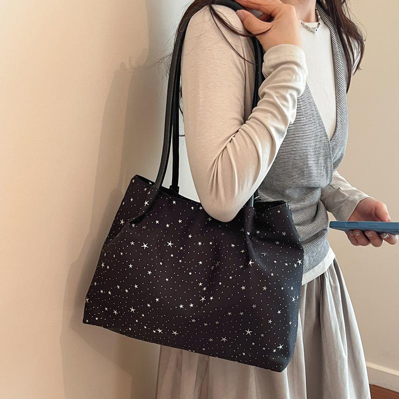 Trendy Large Capacity Tote Bag for Women - Stylish and Durable Shoulder Bag for Students and Commuters