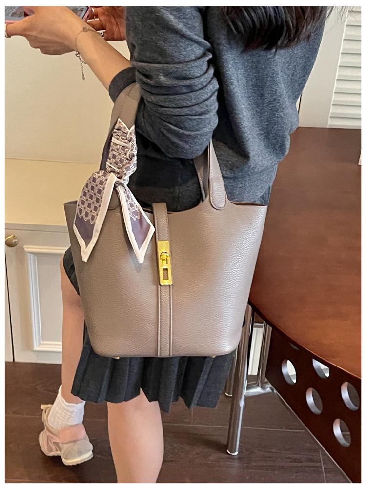 Trendy Cross-Buckle Bucket Bag: Versatile, High-End Fashion Handbag