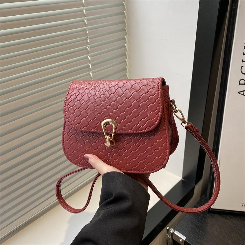 

Весенняя простая и универсальная маленькая квадратная сумка модного однотонного цвета, ретро однотонная на плечо, сумка-мессенджер, сумка-седло женская красный