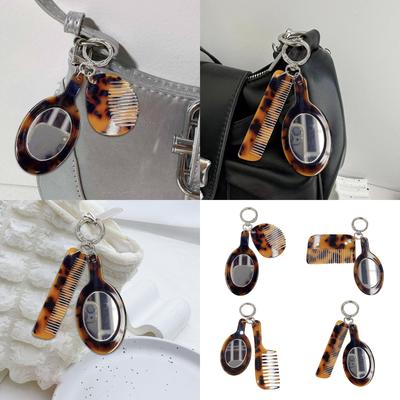 Fashionable Keyring Multifunctional Leopard Comb and Mirror Keychain for Stylish Hair Care Creative Key Ring Bag Pendant