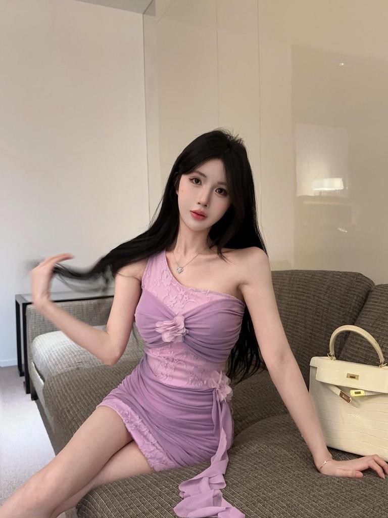 Sexy 3D Floral One-Shoulder Dress with Irregular Pleats and Cut-Out Waist