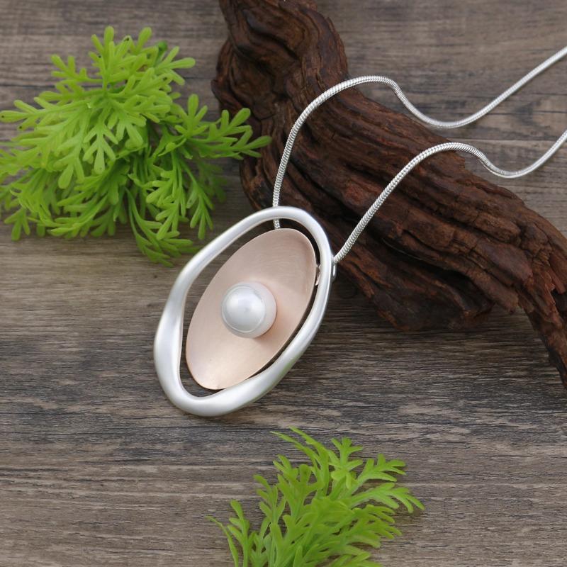 New hollow brushed geometric oval long pendant, women's simple and advanced irregular oval long necklace