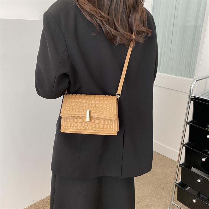 Chic White Retro Square Bag For Women Ideal For Fashionable Street Style And Casual Wear