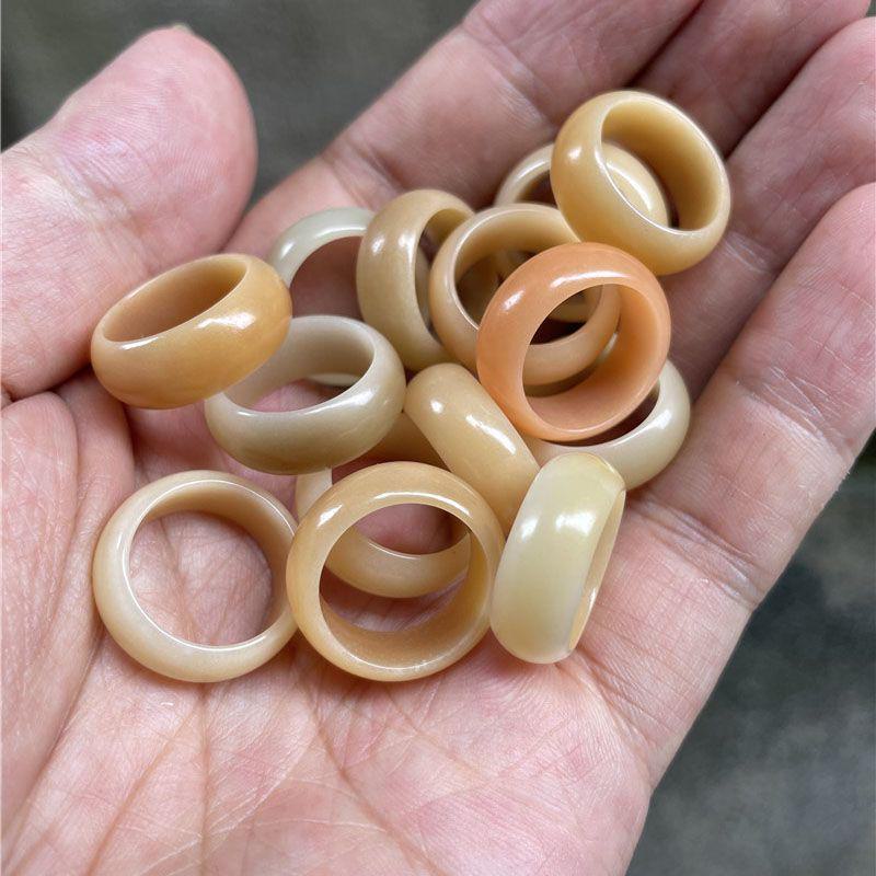 Natürliche weiße Jade Bodhi-Wurzelringe und anthrazitfarben verwitterte Accessoires