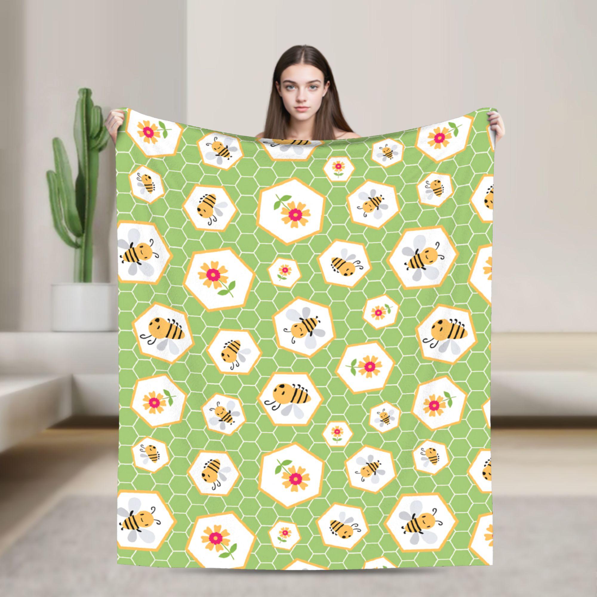 

Bee in honeycomb and flowers Flannel Blanket Soft Warm Throw Blanket for Bedroom Travel Office Street Trend Bedspread Sofa Bed 75x90cm
