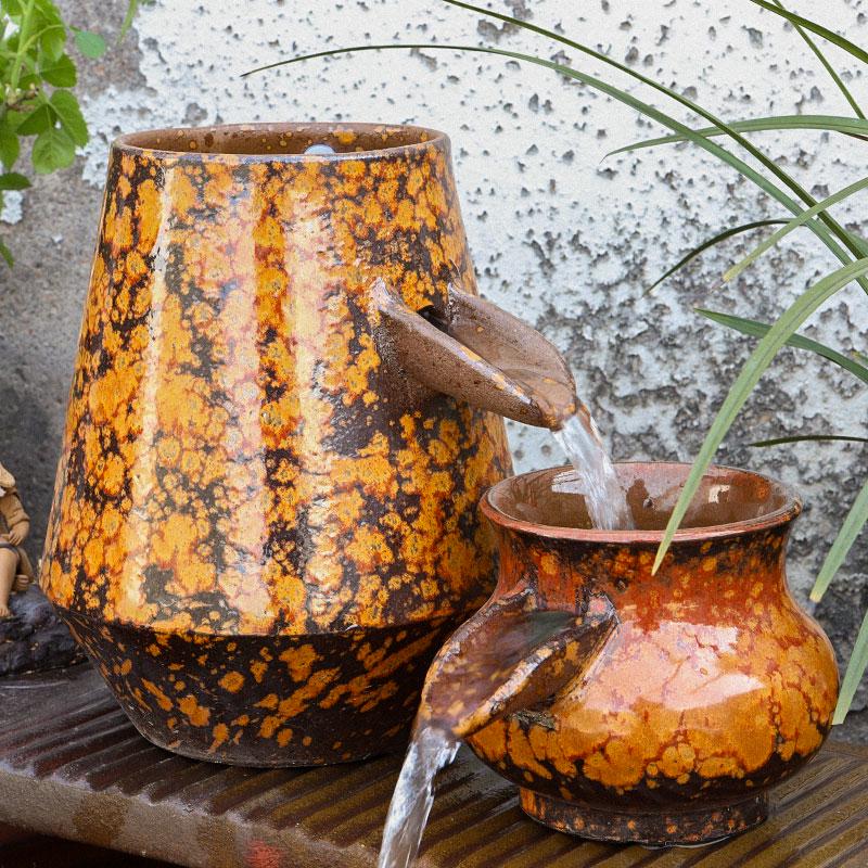 Komplettes Wasserfall-Dekoration Keramik-Aquarium mit zirkulierendem Wasser und Filter für die Wasserlandschaftsgestaltung.