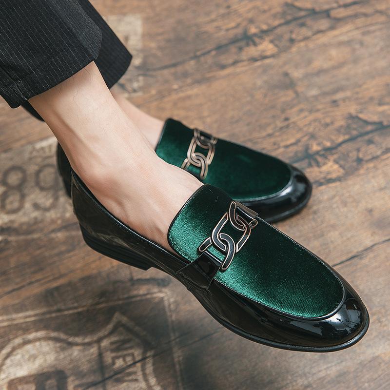 

2025 new autumn and winter men s leather shoes trend British one-pedal bright corduroy pointed leather shoes 47 зелений