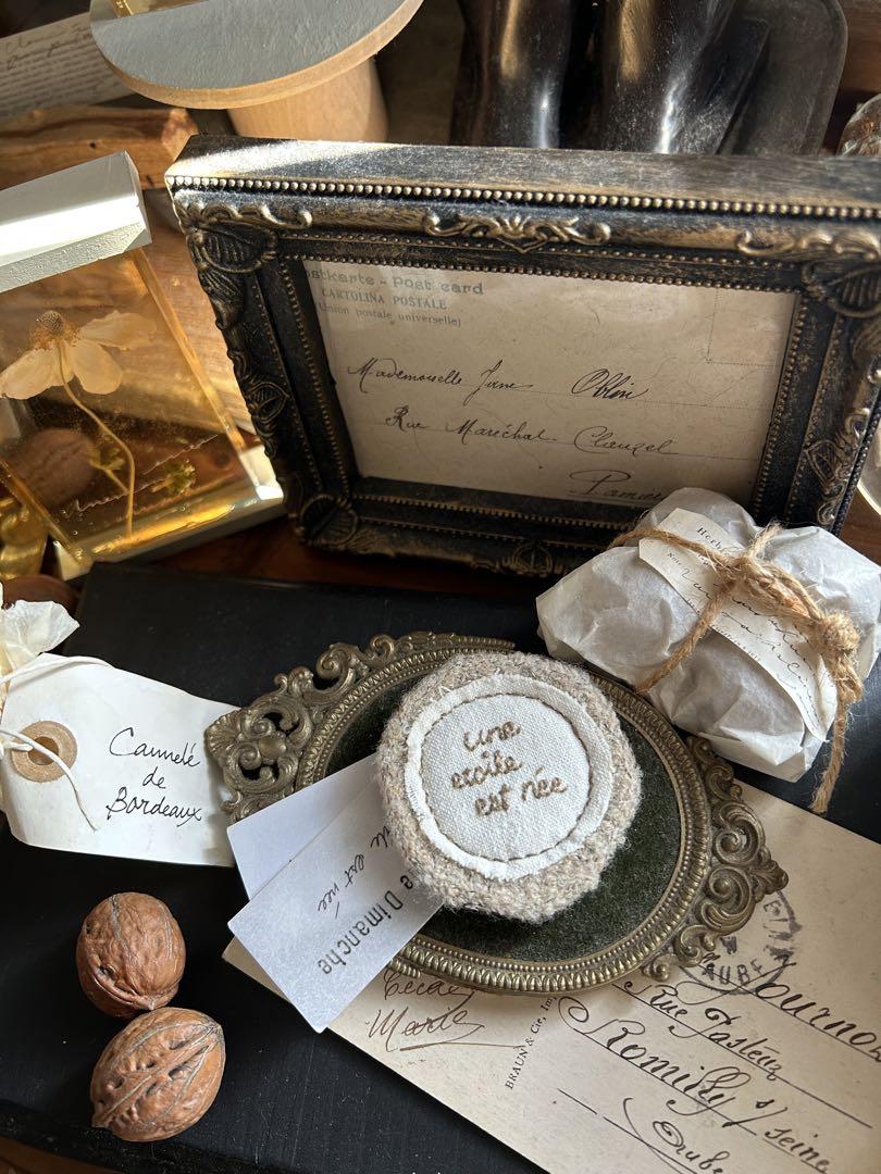 

[USED] French Patch Antique Brooch Beige