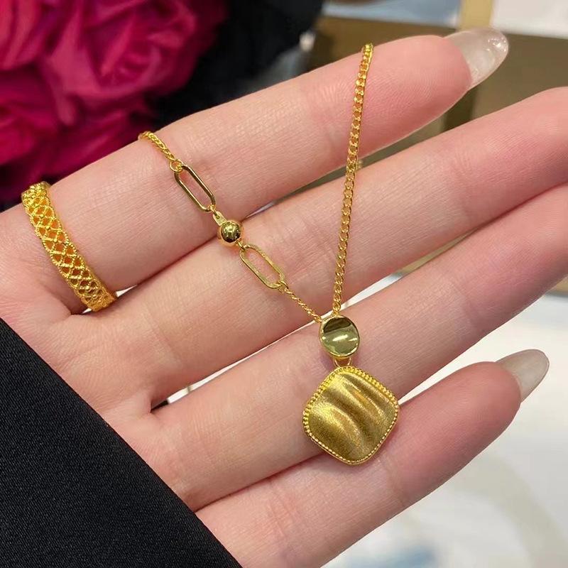 New In Wire Drawing Rhombus Pendant Hollow Out Geometry Necklace Fashion and Trend Light Luxury Collar Chain Gift