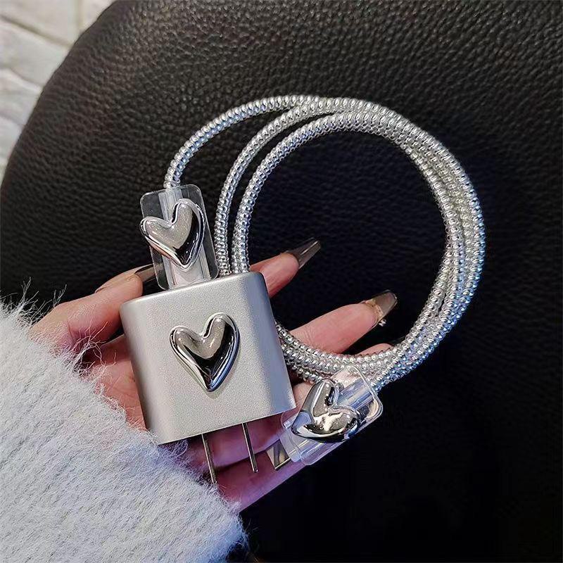 

«Защитный чехол для кабеля передачи данных Silver Heart Apple 15 Pro Max для iPhone 14 — мягкая оболочка с функцией быстрой зарядки 20 Вт» 20w-3D double silver bow серебряный