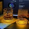 Drehbarer Whiskey-Becher mit LED-Lampenhalter Kristallgläser Tumbler für Cocktail Scotch, Bourbon, Gin, Brandy Heimbar Zubehör