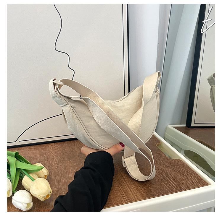 

Nylon canvas messenger bag new ladies popular casual light messenger dumpling bag versatile