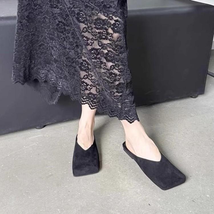 Модная обувь Тапочки Плоские шлепанцы Закрытый носок Флок Слиперы Женские Низкий Резина 2024 Квадратный Римский Каблуки-копытца ПУ Ткань Ретро обувь Женская 2024 39 чёрный 3640₽