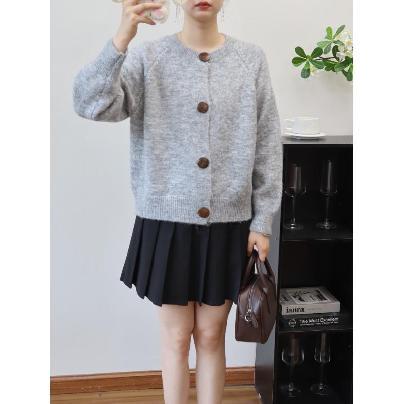

Autumn and winter new round neck loose lazy wind knitted cardigan design button sweater jacket women one size fits all серый