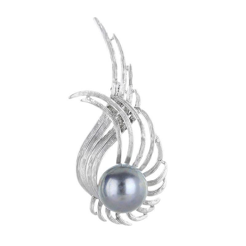 Alloy Hollowed-out Wings, Pearl Brooch, Fashionable and Elegant Brooch, Corsage, Coat Accessory