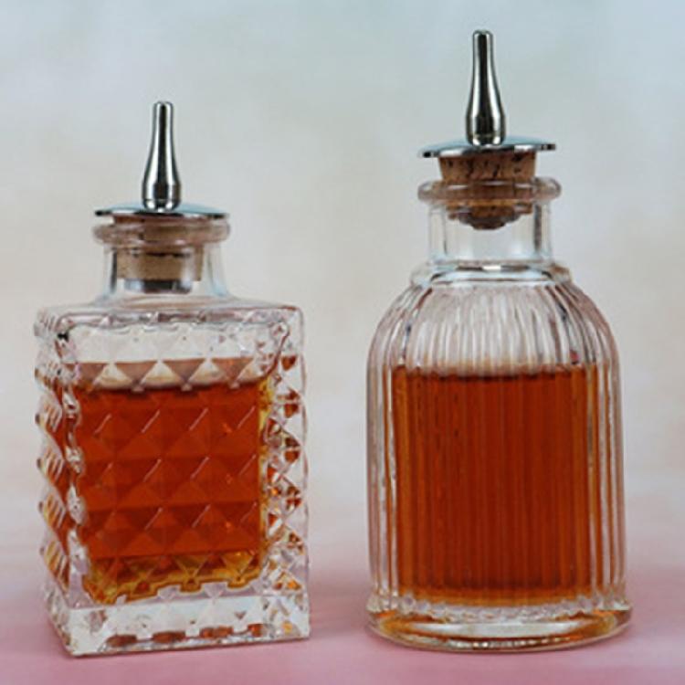Classical Engraved Glass Barwares Bottle Including Airtight Plugs Drink Serving Pourer For Freshness And Style