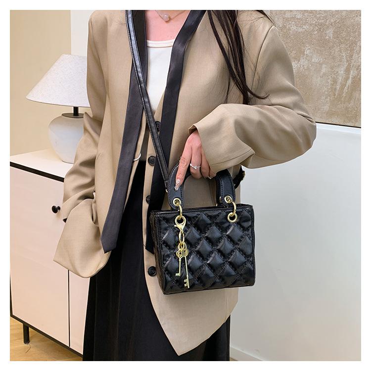 Trendy Diamond Quilted Faux Leather Shoulder Bag for Women Korean Style Fashionable Crossbody Square Purse
