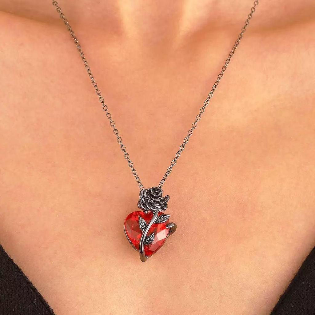 Xiyin Gothic Rose Heart Clavicle Necklace: European & American Dark Design