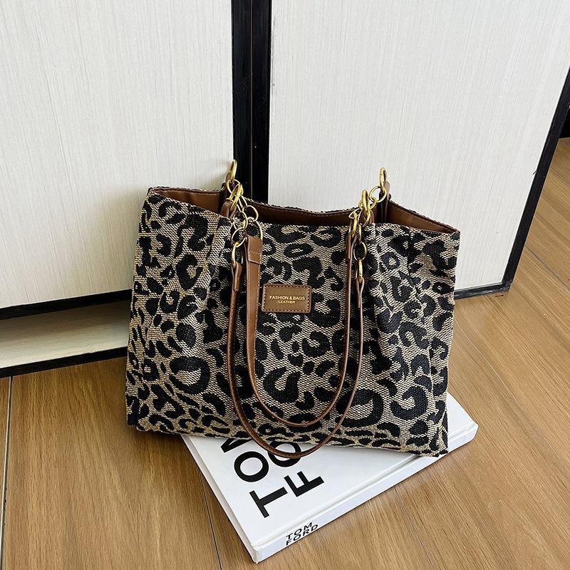 Large capacity leisure commuter shoulder bag autumn and winter new trend simple handbag fashion versatile tote bag wholesale