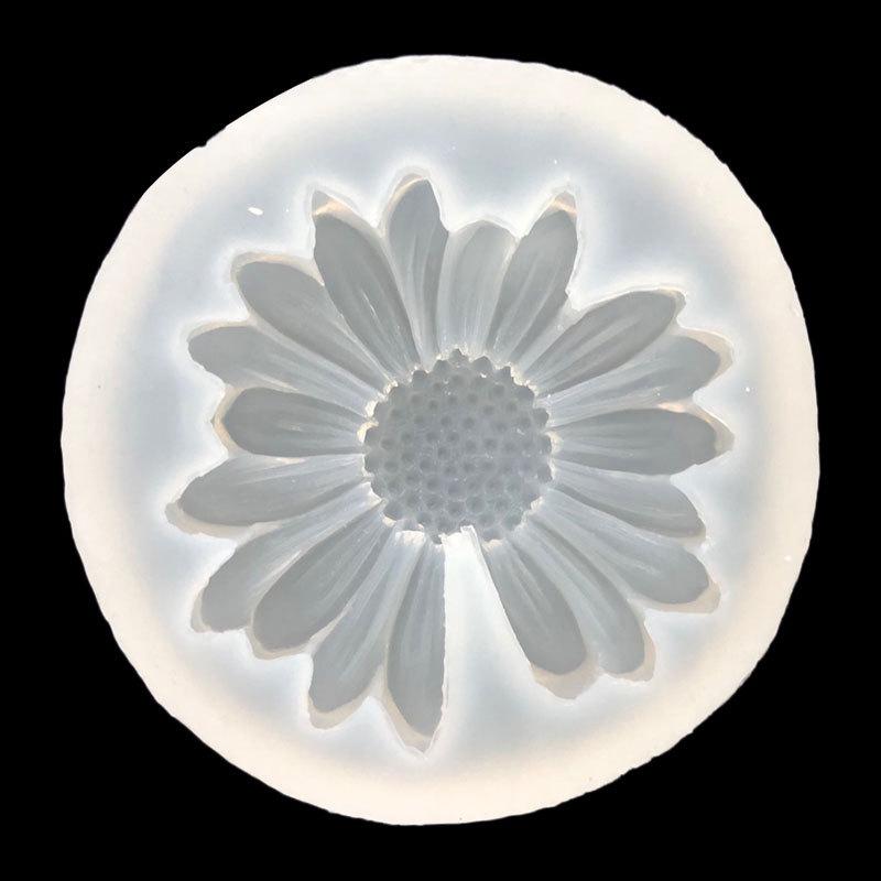 Daisy Chamomile Flower Silicone Mold Car Aromatherapy Epoxy Handmade Soap Candle Mold DIY Decoration Mold Newest