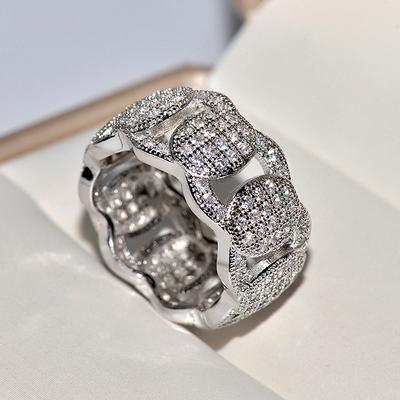 Huitan Splendido Anello da Dito con Zirconi Micro Pavé Gioielli di Lusso alla Moda da Donna Colore Argento/Colore Oro Accessori Matrimoniali