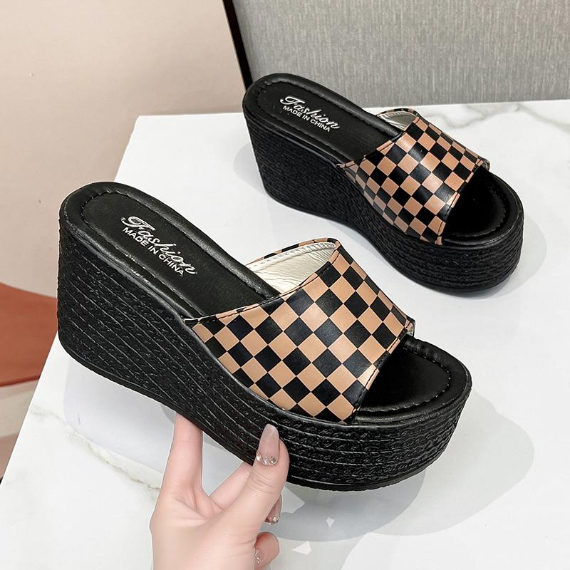 2025 Summer Women's Beach Sandals Women High Heels Platform Wedge Slippers Women Checkerboard Thick Bottom Slippers Zapatos