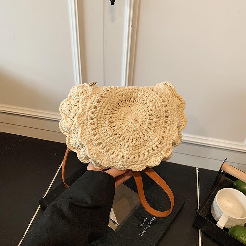 

Summer trend woven bag women s new fashion simple knitted saddle bag casual versatile shoulder bag бежевый