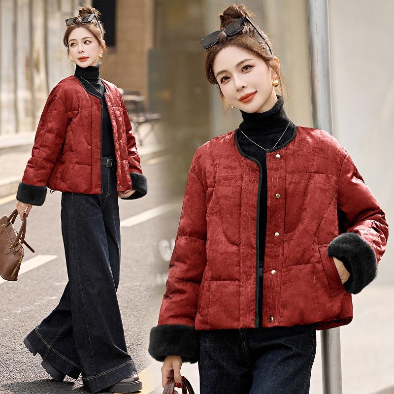 

Женская зимняя куртка 2024 года свободного кроя с круглым вырезом на белом утином пуху XL 130-140 kg красный