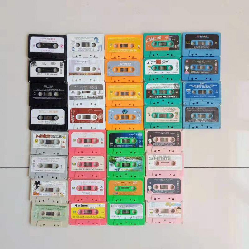 Retro Dekoracja Ścienna z Kasetami Magnetofonowymi do Tła Restauracji i Barów