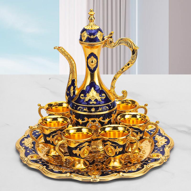 Europäisches Retro-Kreativ-Hochzeitsset: Russischer Flachmann & Weißweinbecher-Ornamente